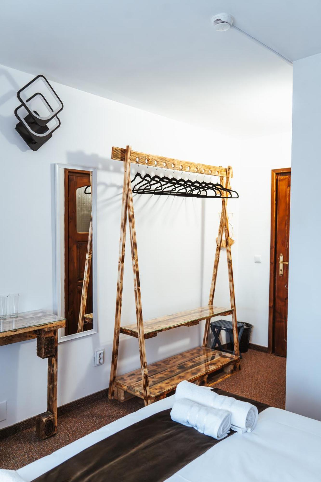 Casa Rosu Hotel คลูจ-นาโปกา ภายนอก รูปภาพ