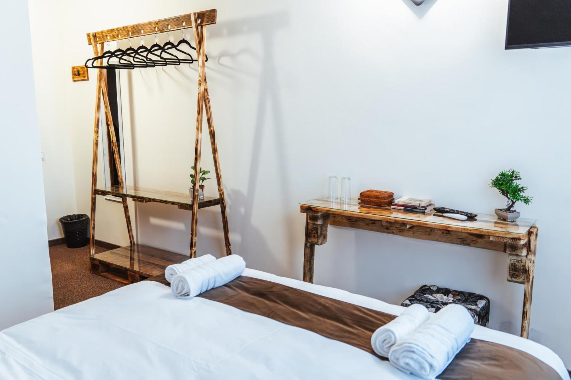 Casa Rosu Hotel คลูจ-นาโปกา ภายนอก รูปภาพ