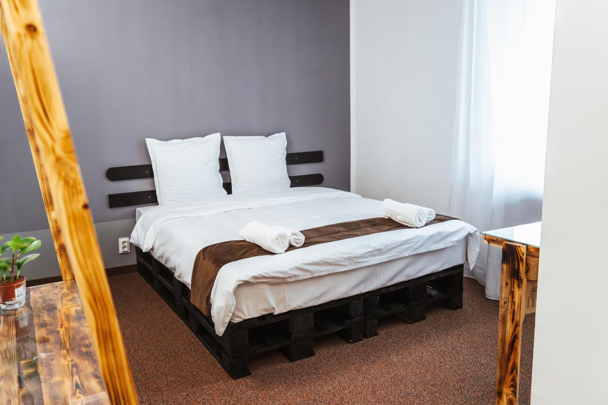 Casa Rosu Hotel คลูจ-นาโปกา ภายนอก รูปภาพ